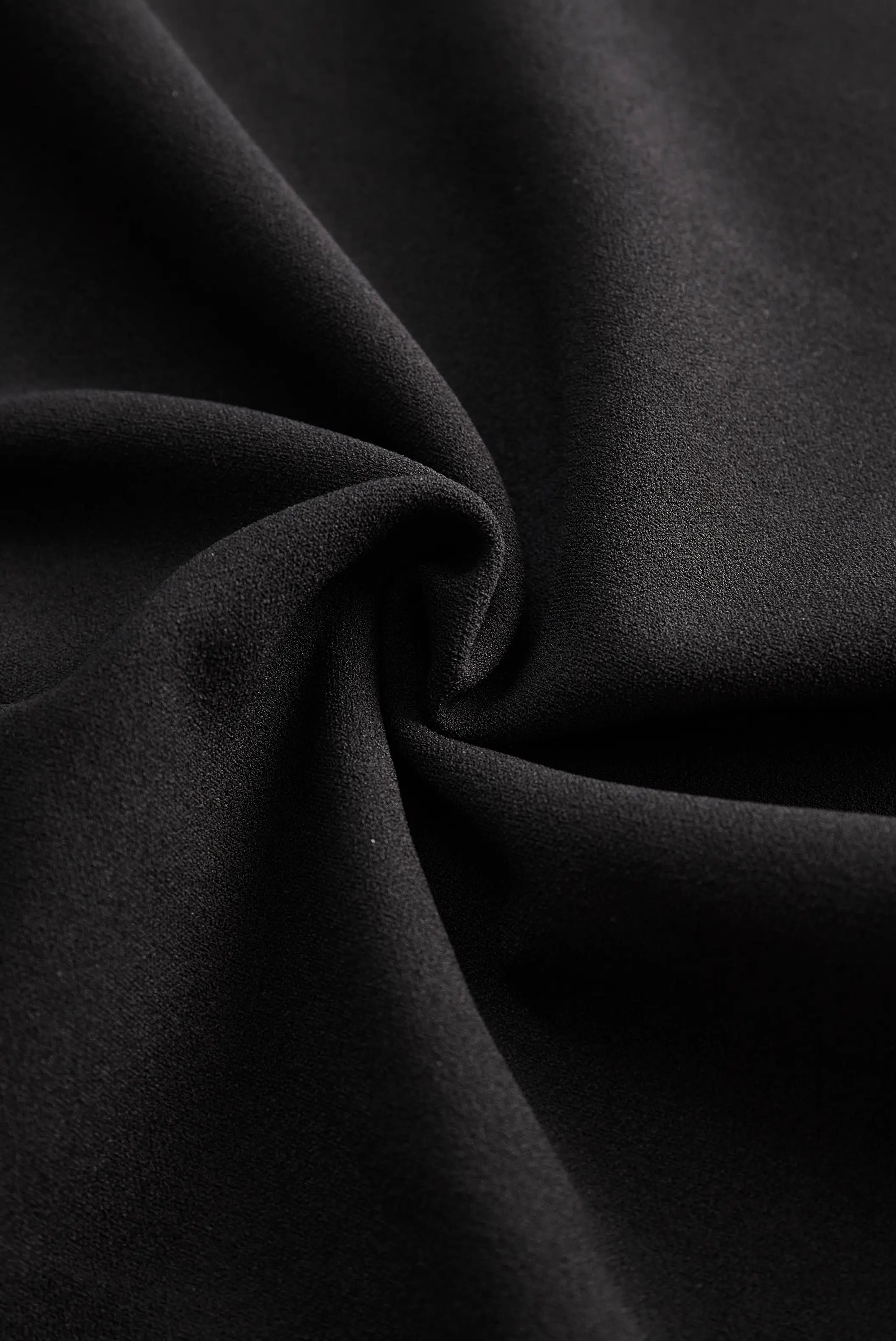 Nora | Vestido Negro con Cinturón y Cuello Mandarin Alba Madrid