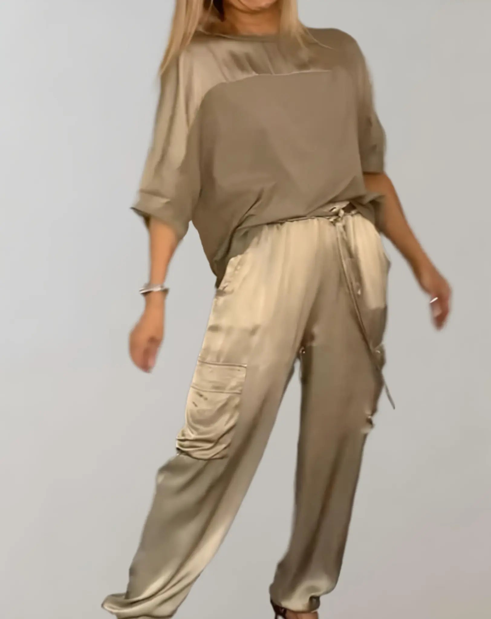 Alicia |  Conjunto de Lounge Cargo Suave como la Seda Alba Madrid
