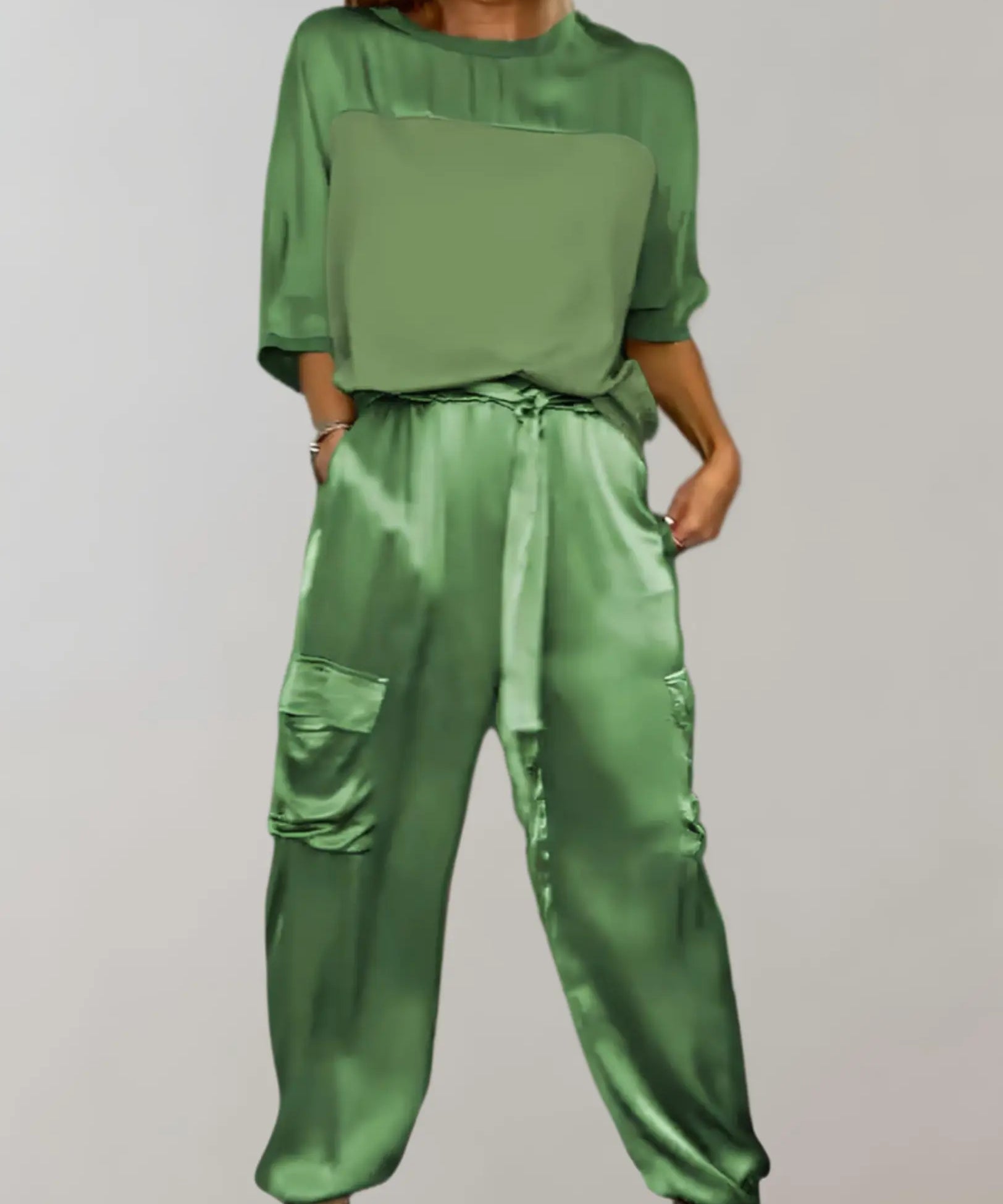 Alicia |  Conjunto de Lounge Cargo Suave como la Seda Alba Madrid