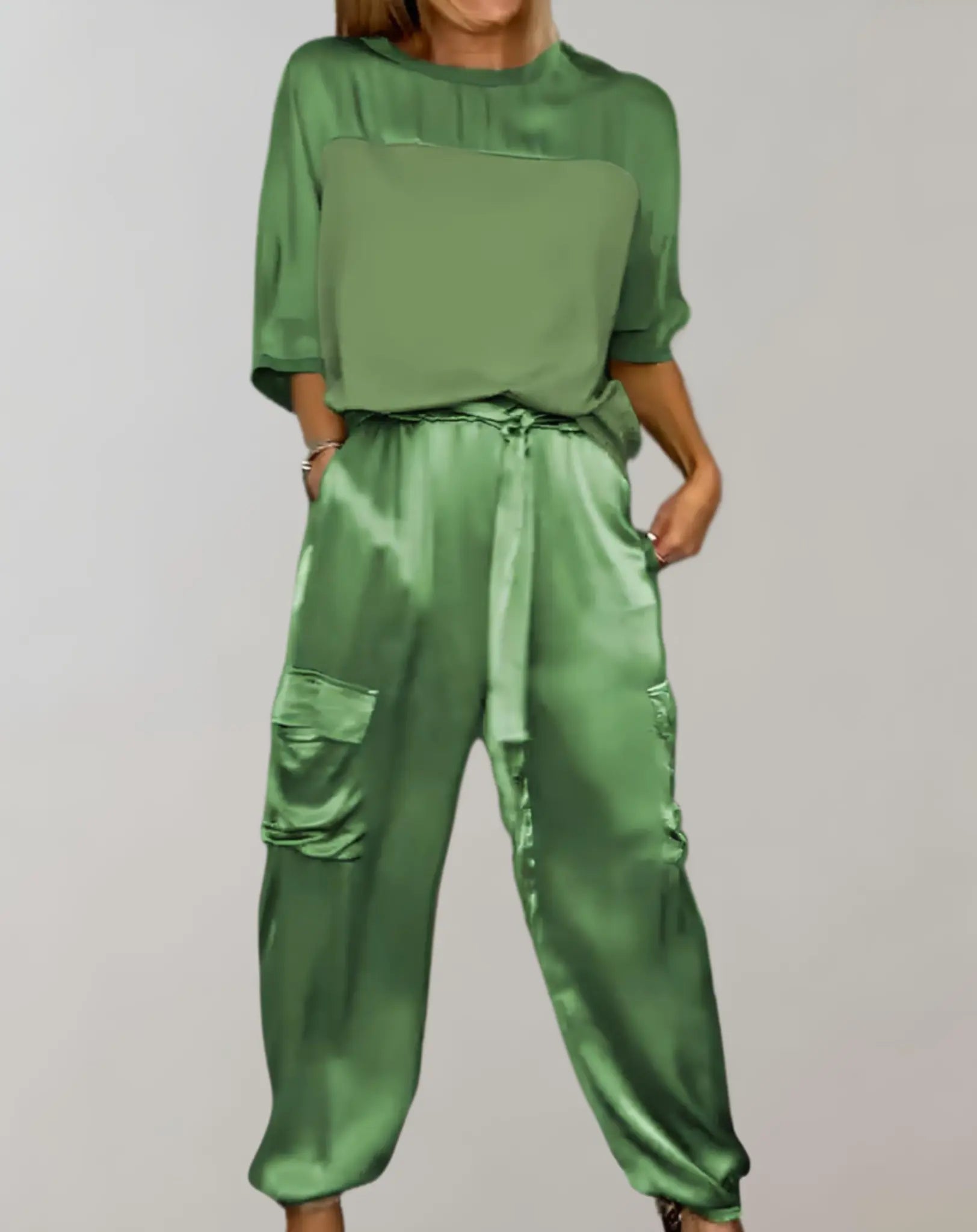 Alicia |  Conjunto de Lounge Cargo Suave como la Seda Alba Madrid