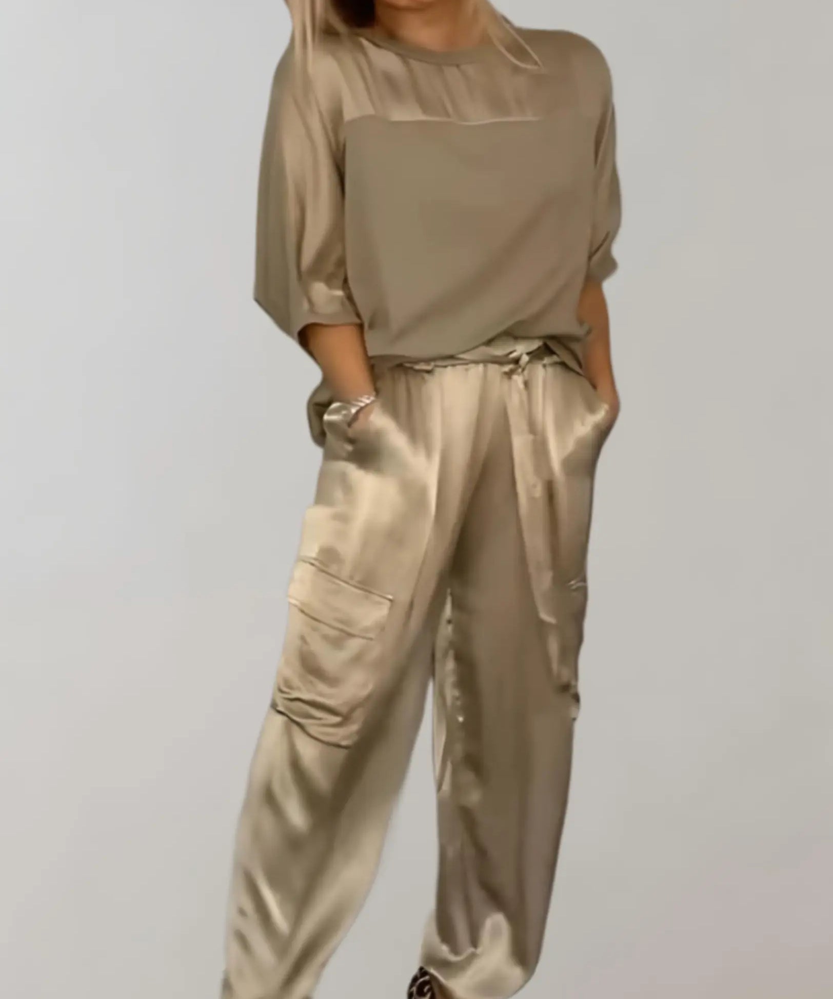 Alicia |  Conjunto de Lounge Cargo Suave como la Seda Alba Madrid