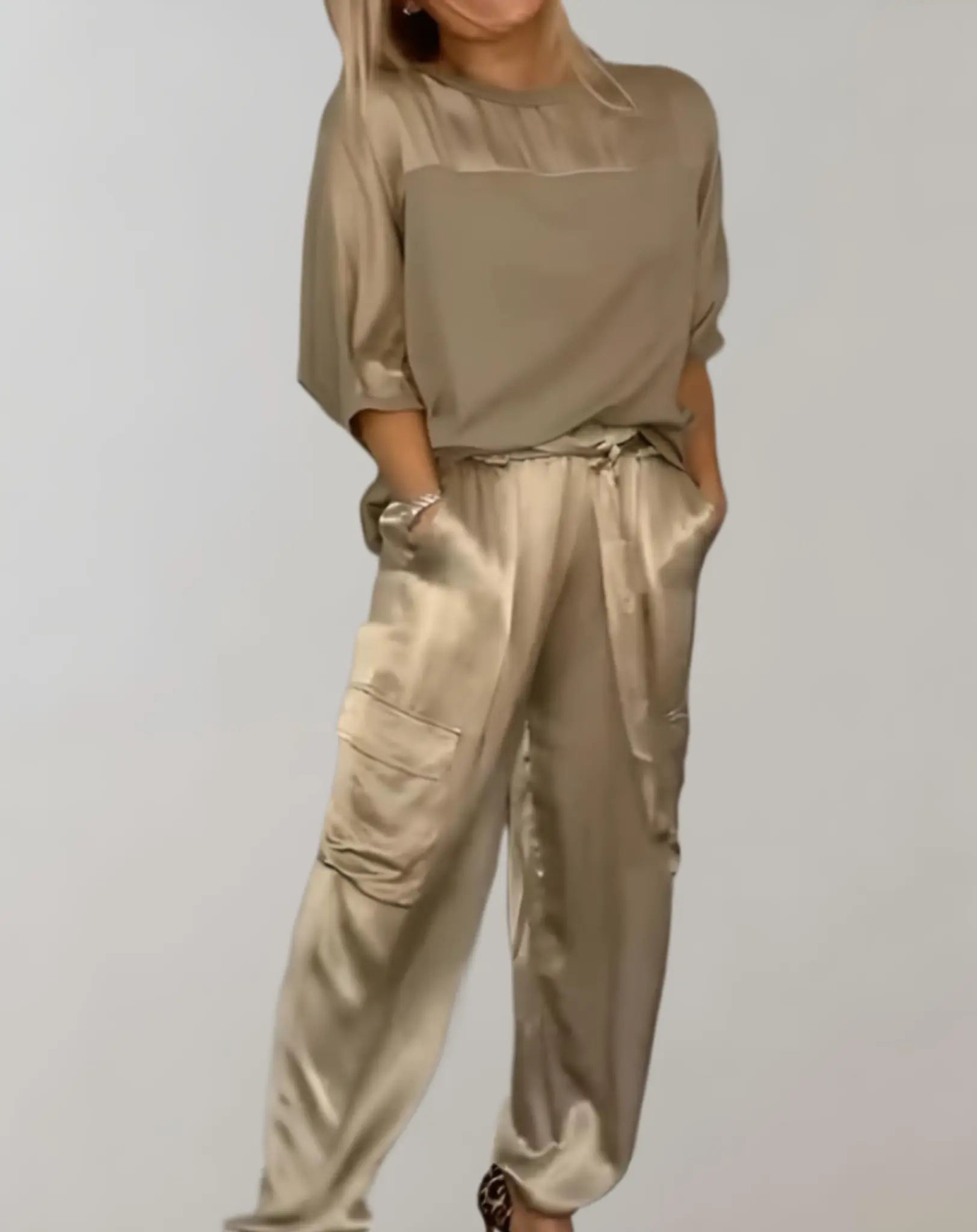 Alicia |  Conjunto de Lounge Cargo Suave como la Seda Alba Madrid