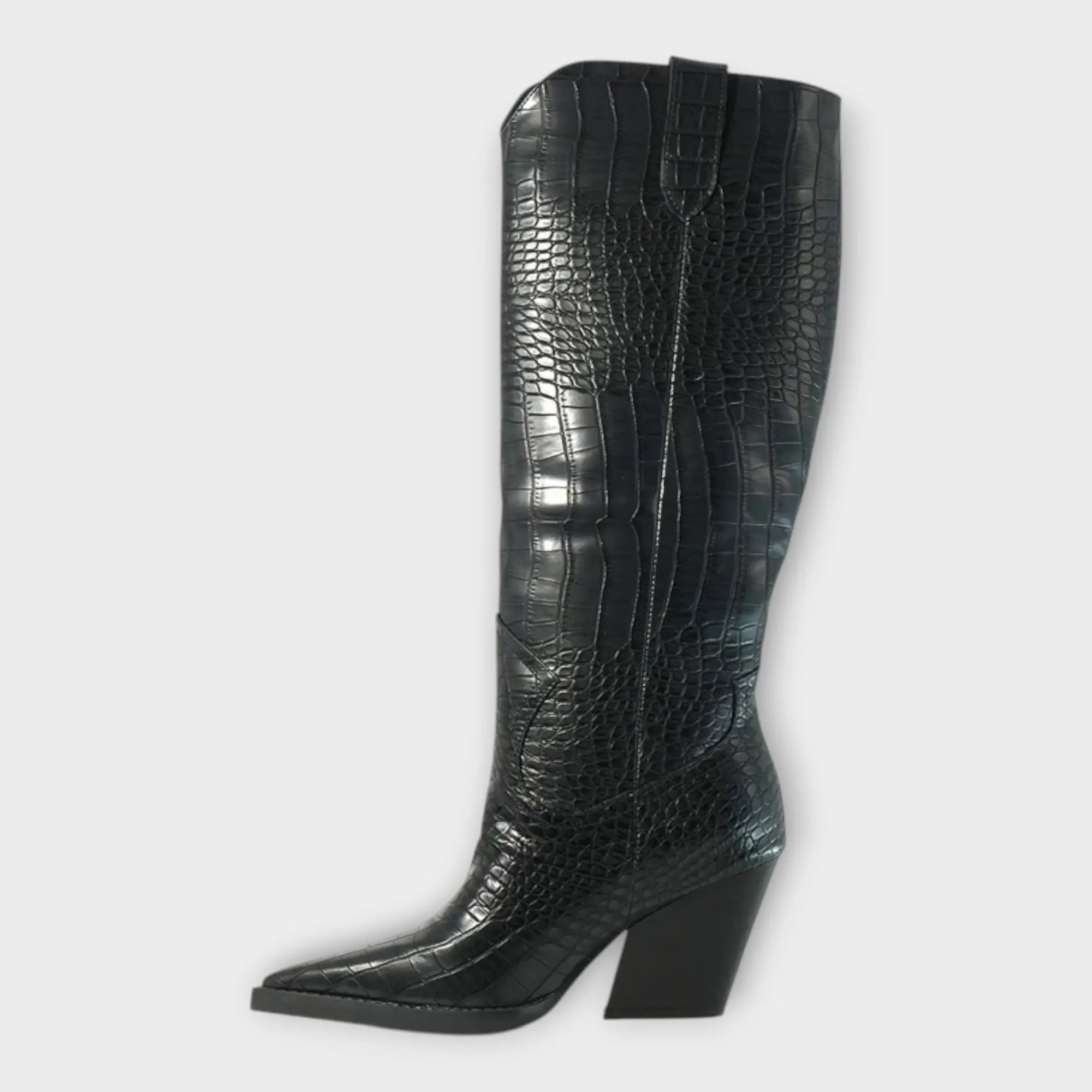 Botas con estampado de cocodrilo y elegante tacón Alba Madrid