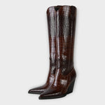 Botas con estampado de cocodrilo y elegante tacón Alba Madrid