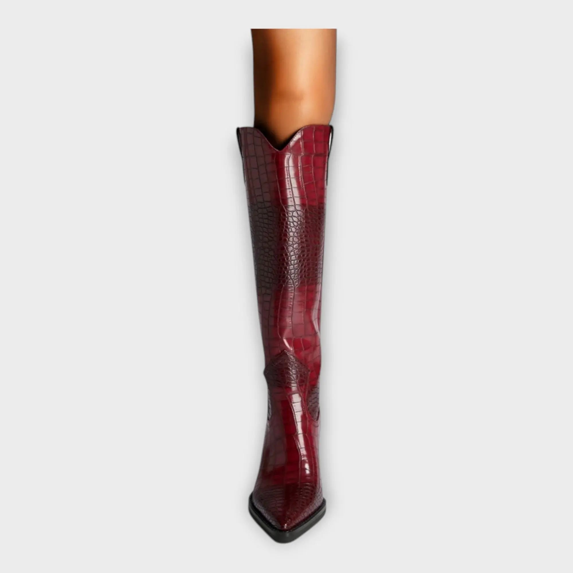Botas con estampado de cocodrilo y elegante tacón Alba Madrid