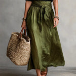 Carmen | Conjunto de dos piezas: camiseta negra y falda midi verde oliva Alba Madrid