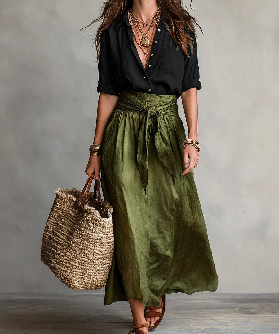Carmen | Conjunto de dos piezas: camiseta negra y falda midi verde oliva Alba Madrid