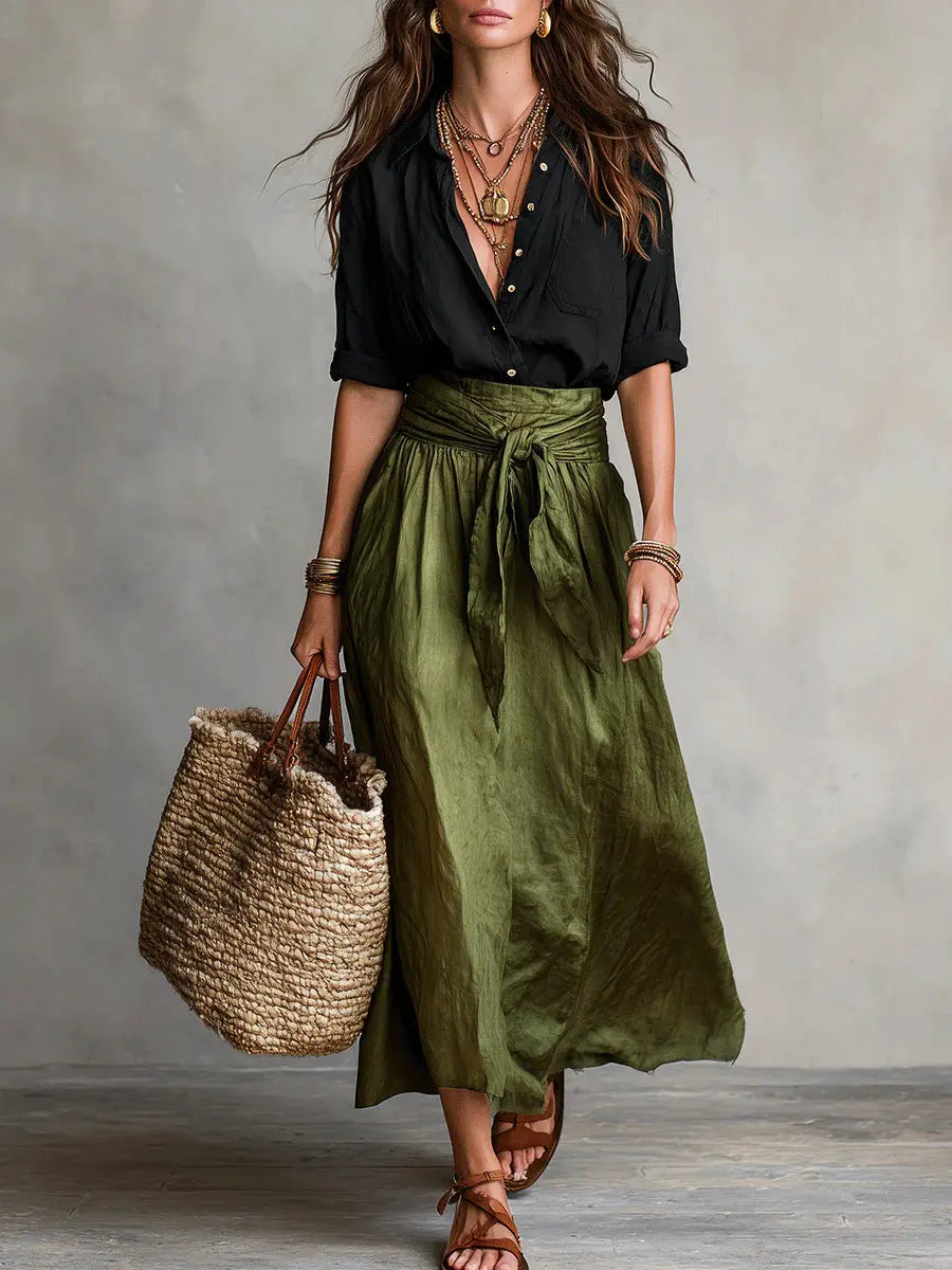 Carmen | Conjunto de dos piezas: camiseta negra y falda midi verde oliva Alba Madrid
