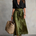 Carmen | Conjunto de dos piezas: camiseta negra y falda midi verde oliva Alba Madrid