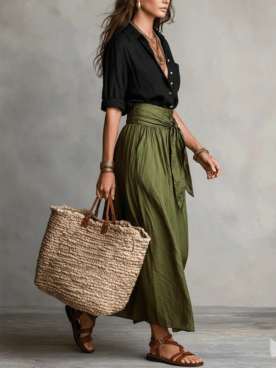 Carmen | Conjunto de dos piezas: camiseta negra y falda midi verde oliva Alba Madrid