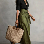Carmen | Conjunto de dos piezas: camiseta negra y falda midi verde oliva Alba Madrid