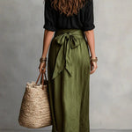 Carmen | Conjunto de dos piezas: camiseta negra y falda midi verde oliva Alba Madrid