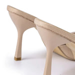 Zapatos de tacón con punta afilada decorados con cristales Alba Madrid