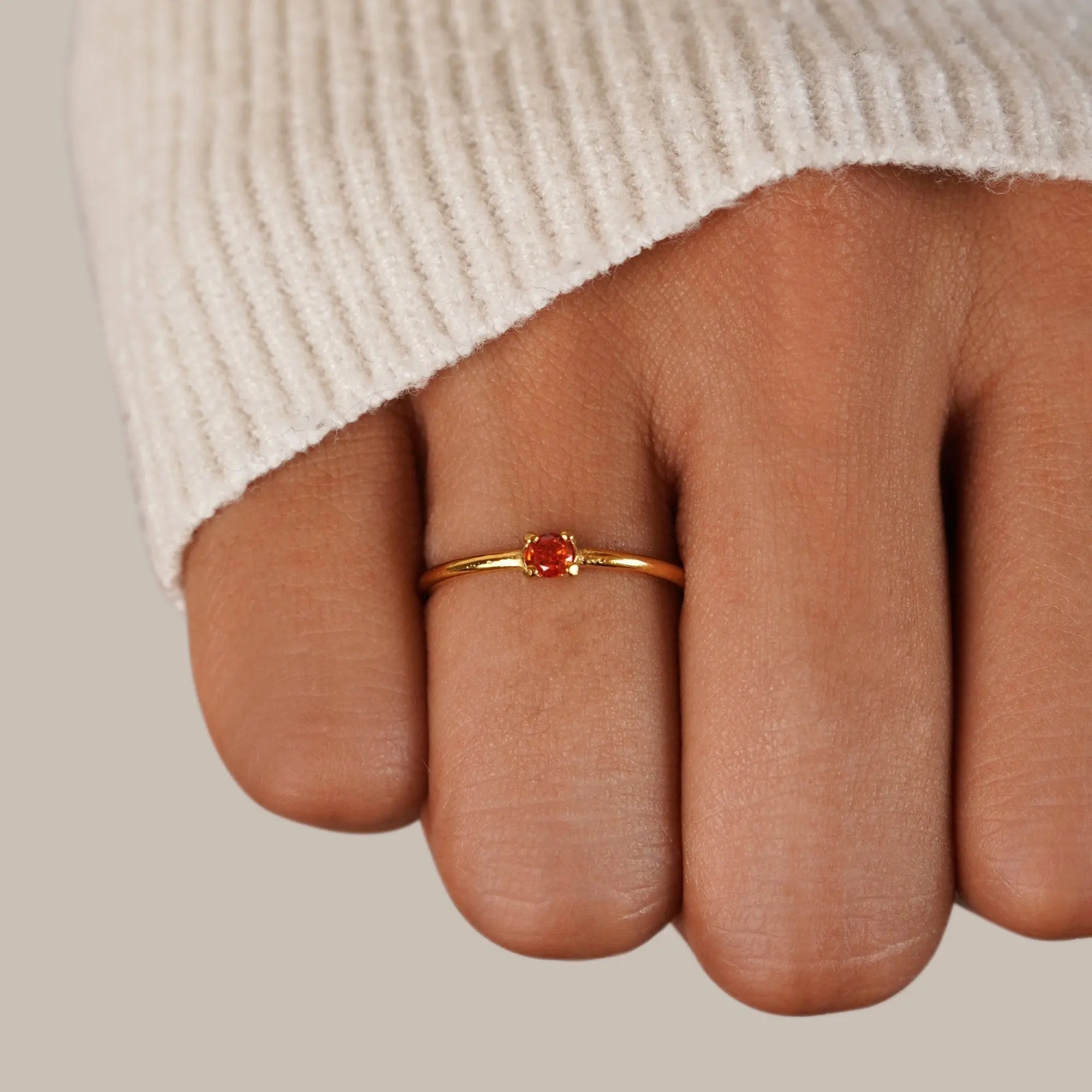 Anillos de oro con piedra de nacimiento Alba Madrid