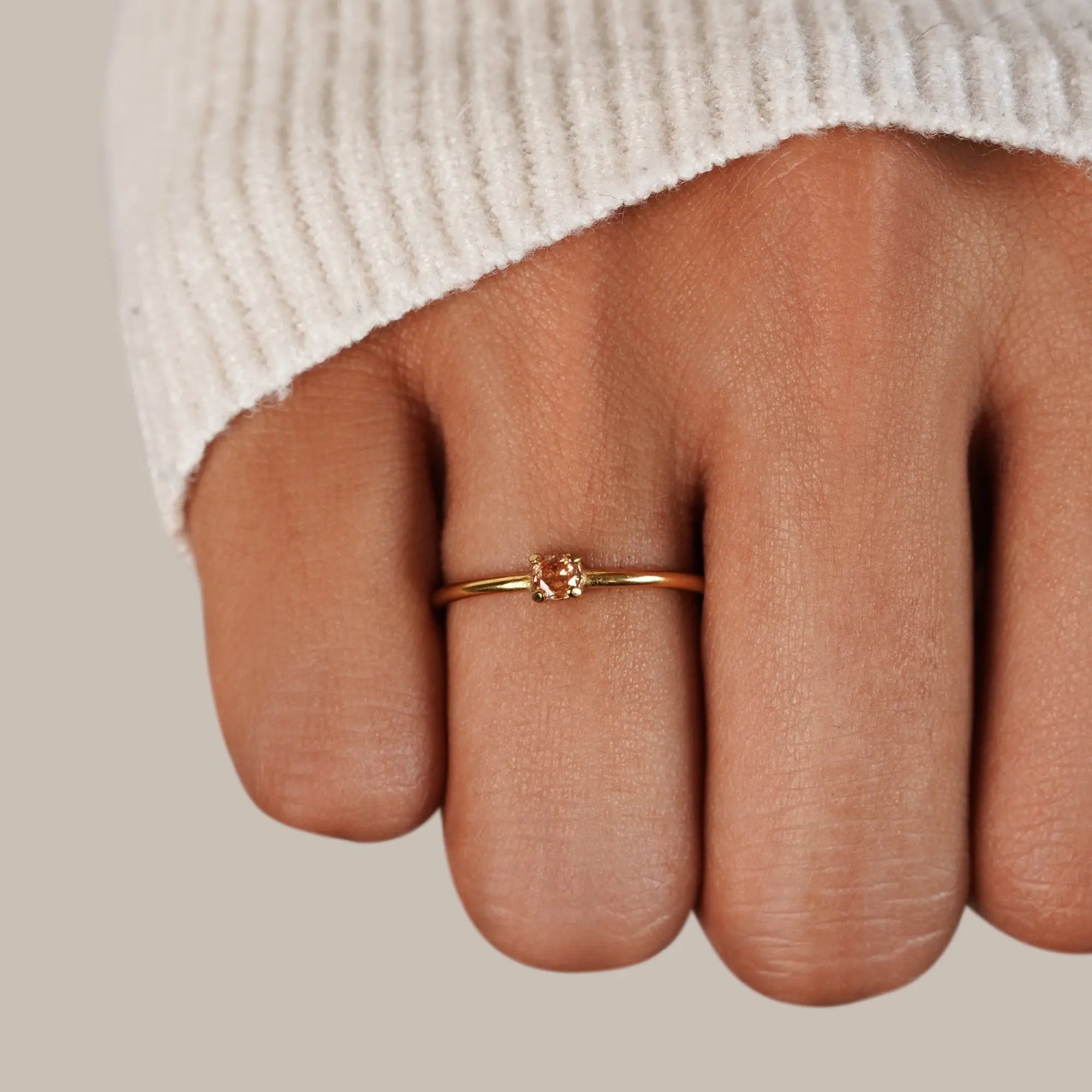 Anillos de oro con piedra de nacimiento Alba Madrid