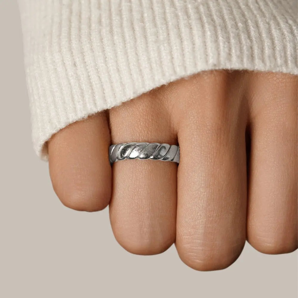 Anillo de Plata Calira con Infinito Torcido Alba Madrid