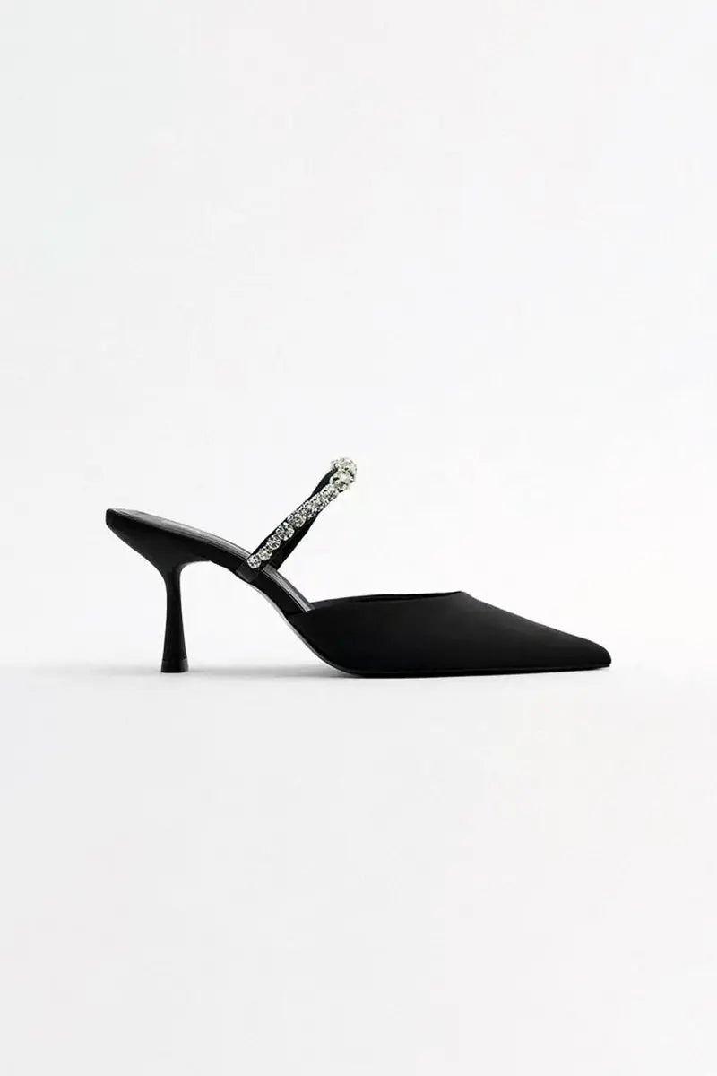 Zapatos de tacón con punta afilada decorados con cristales Alba Madrid