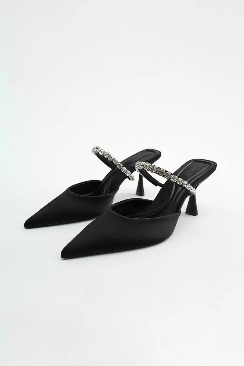Zapatos de tacón con punta afilada decorados con cristales Alba Madrid