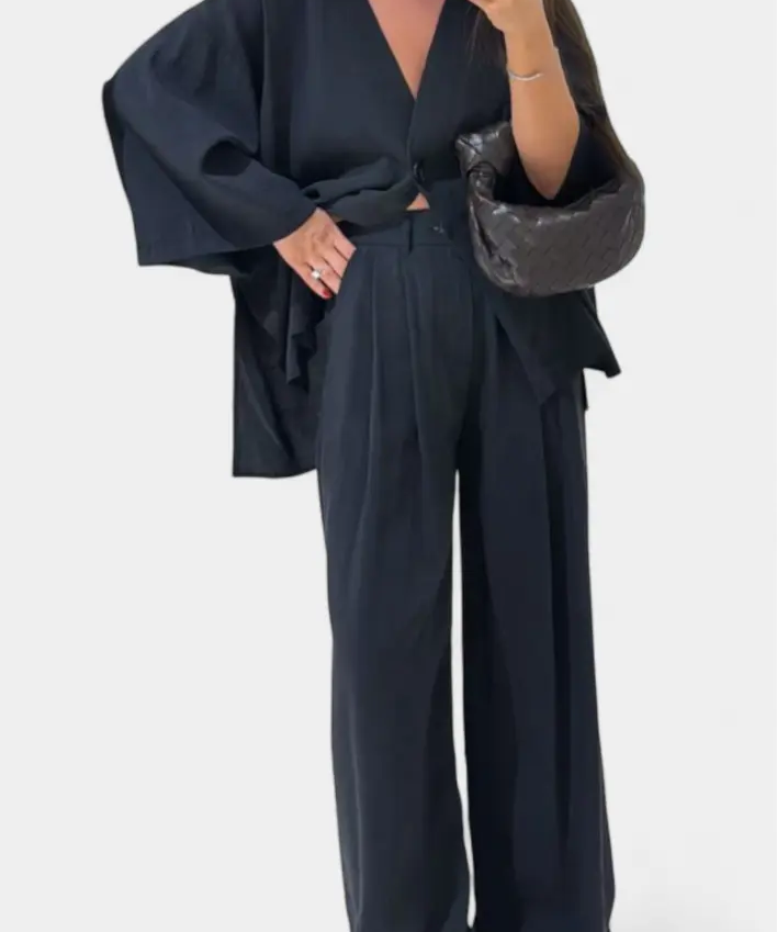 Eli Conjunto Oversize de Top con Cuello en V y Pantalón Recto Alba Madrid