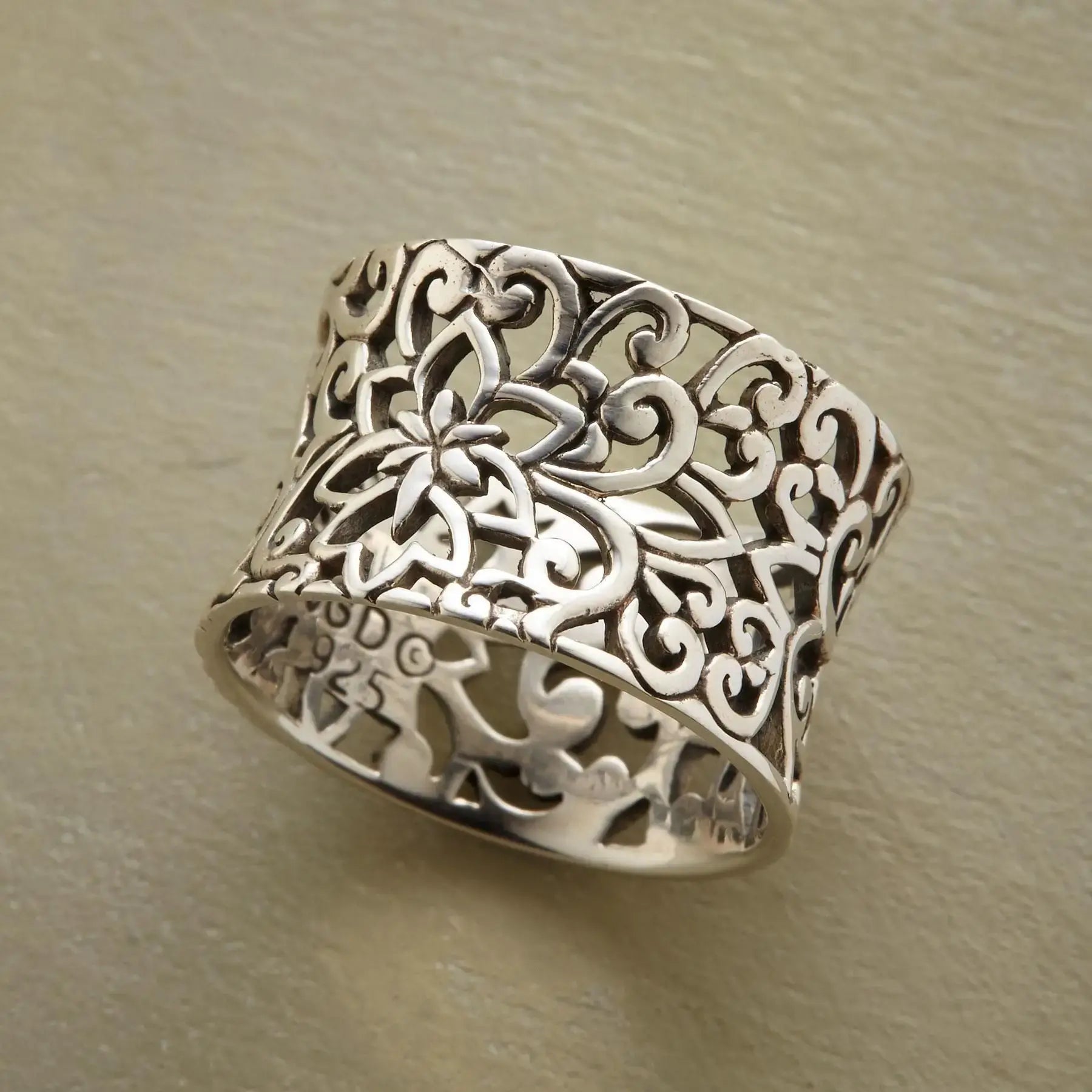 Carolina - Anillo Hueco de Plata Vintage Alba Madrid